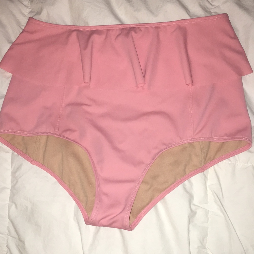 Nwot pink icing peplum Kj bottoms